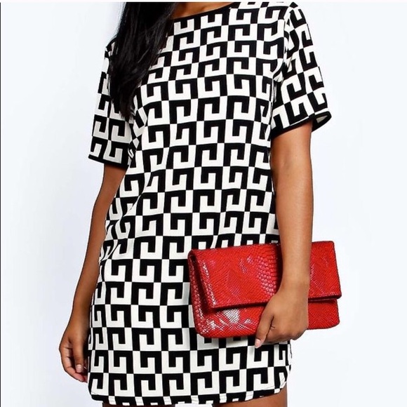 Boohoo Dresses & Skirts - Boohoo • Shift Dress